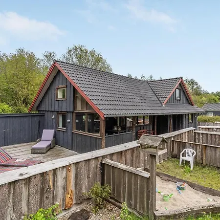 3 Bedroom Amazing In Holiday home Hovborg