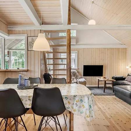 Three-bedroom In * Hovborg